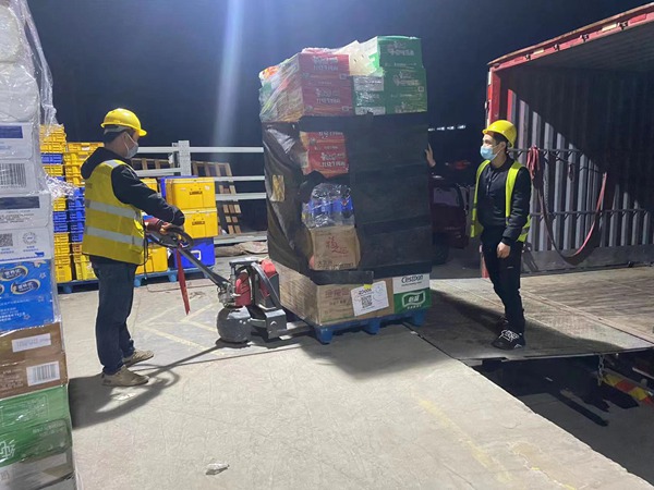 交運集團萬運公司全力保障供應鏈暢通，科學調配合理組織運力，確保城市居民日常生活需求物品供應。重慶交運集團供圖