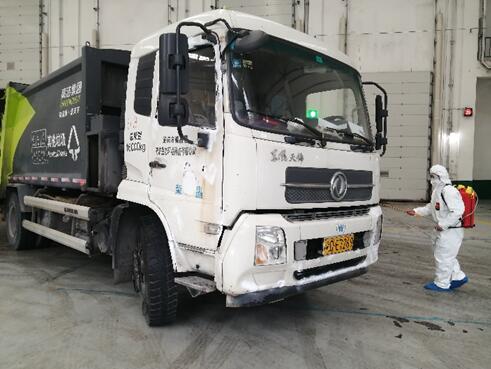 永川三峰公司工作人員開展消殺工作。三峰環境集團供圖