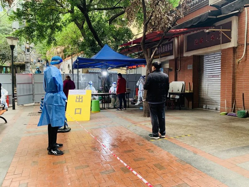 志愿者廖克力在防疫一線。? 受訪者供圖