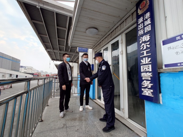 改造成臨時“宿舍”的警務室。江北區公安分局供圖