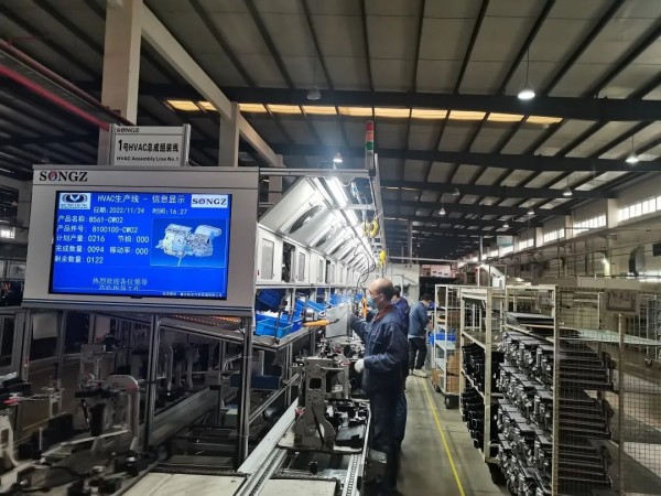 重慶松芝汽車空調有限公司空調箱總裝線生產井然有序。受訪者供圖
