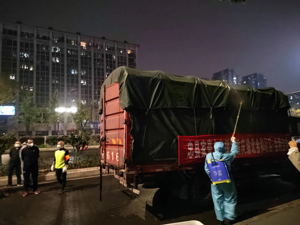 對剛到的運菜車進行消殺。劉青海攝
