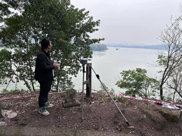 釣魚城始關門遺址保護展示工程現場，工作人員在進行三維測繪。合川區釣魚城事務中心供圖