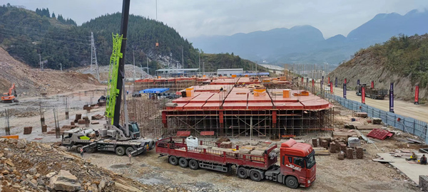 正在建設中的彭水汽摩家居商貿城。黃杰攝（資料圖）