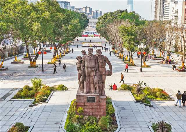 12月30日，渝中區賀龍廣場。