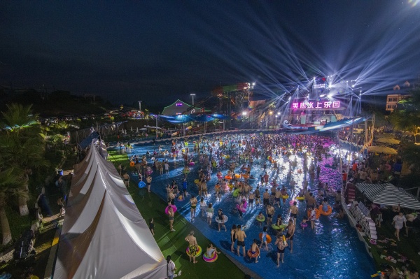 美心紅酒小鎮極光電音節。（資料圖）石偉攝