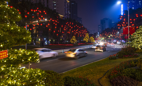 九龍坡迎春燈飾。鄭宇攝