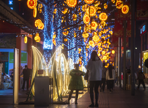 九龍坡迎春燈飾。鄭宇攝