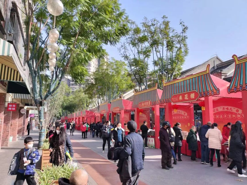 永川區開展的新春年貨購物節現場。市住房城鄉建委供圖