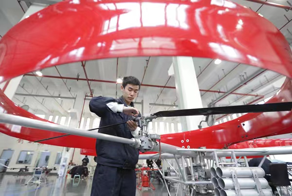 國飛通用航空設備制造有限公司消防無人機生產現場。大足區委宣傳部供圖