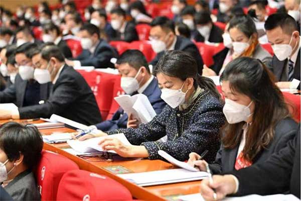 蔣平代表（右二）。受訪者供圖