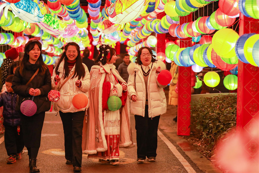 不少漢服愛好者來活動現場打卡拍照。熊偉攝