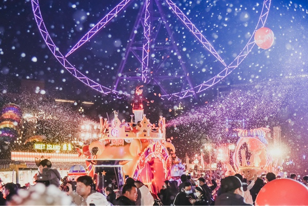 重慶歡樂谷夜場人氣旺。景區供圖