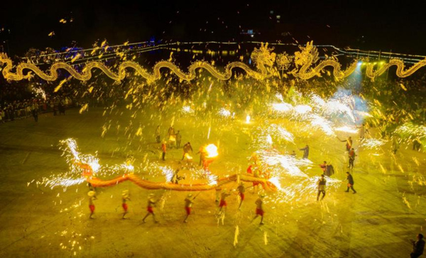 中敖火燒龍。大足區委宣傳部供圖