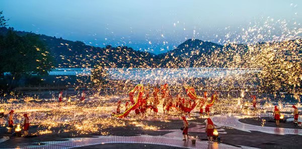 銅梁火龍。郭洪攝