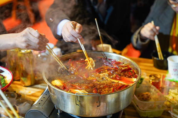沸騰的重慶火鍋。吳汪洋攝