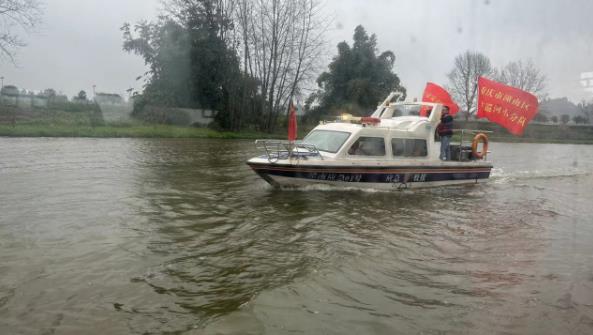                                           共筑長江上游生態屏障?川渝“攜手”共建瓊江幸福河                            焦磊 胡虹 2023年02月23日                            日前，“走進區域看發展 川渝奮楫譜新篇”網上主題宣傳活動采訪團來到重慶市潼南區崇龕鎮，與川渝河長制川渝聯合河長辦的工作人員一起巡查瓊江。蒙蒙細雨中，采訪團乘船穿梭在瓊江之上，兩岸點綴著成片的油菜花田，隨風吹來陣陣清香。                【詳細】                           