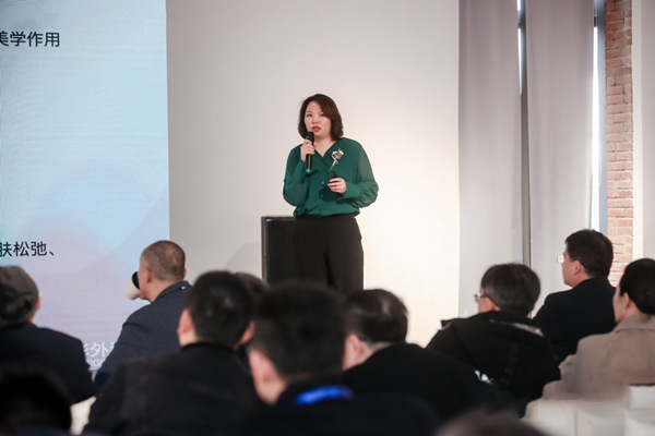 曹勇進行課題分享。重慶華美整形外科醫院供圖