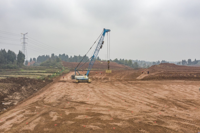 銅梁1000千伏變電站A4區域正在進行強夯施工作業。國網重慶市電力公司供圖