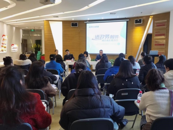 政策宣講活動現場?；嘏d街道供圖