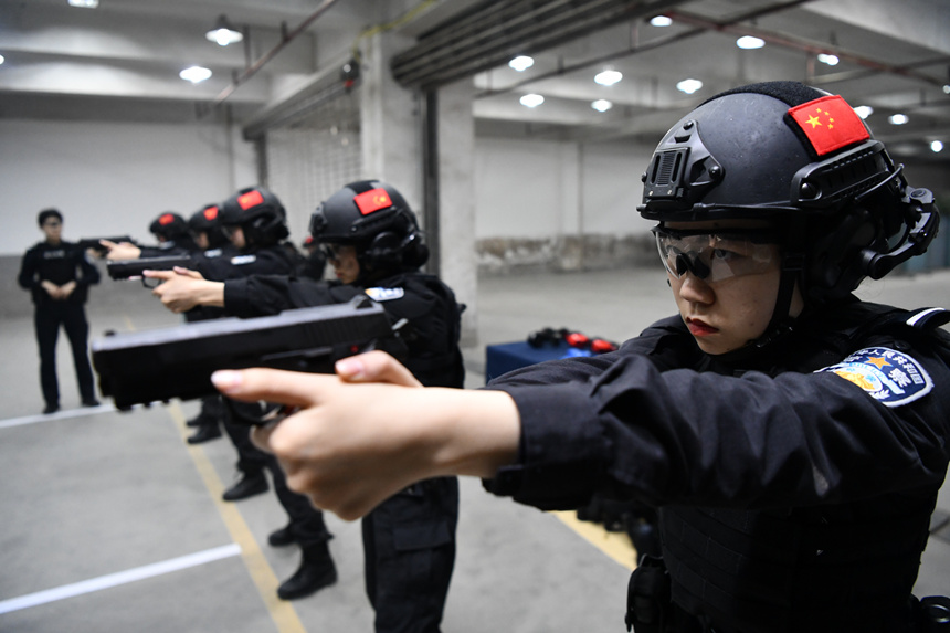 射擊訓練。鄒樂攝