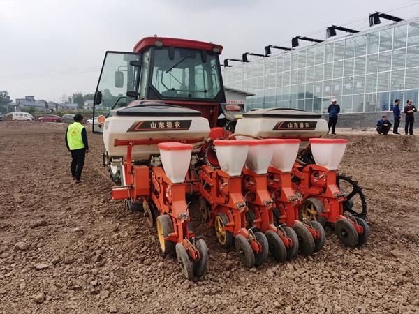 農機作業。重慶市農業農村委供圖