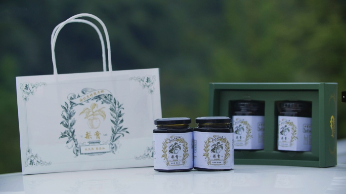 當地產的梨膏。茨竹鎮供圖