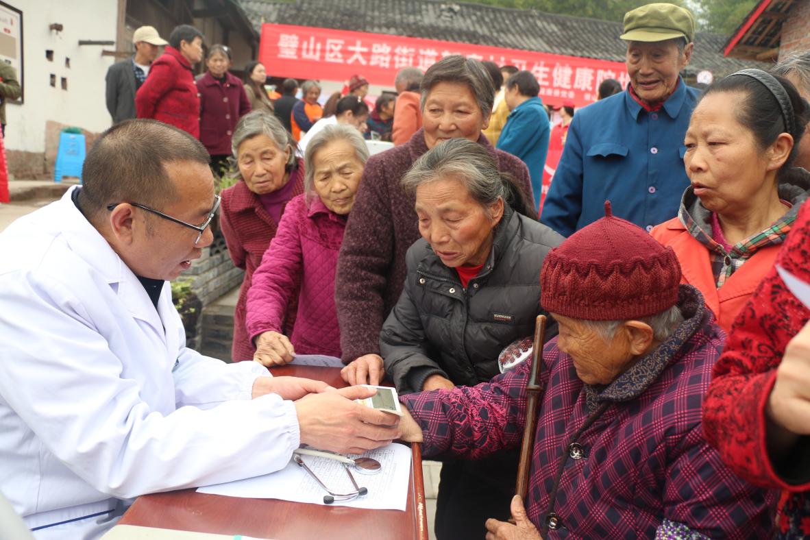 義診。蔣永勁攝