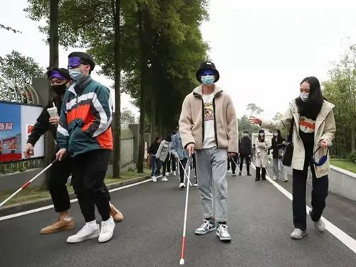 殘聯定期組織殘疾人體驗感受無障礙設施帶來的便利。南岸區殘聯供圖