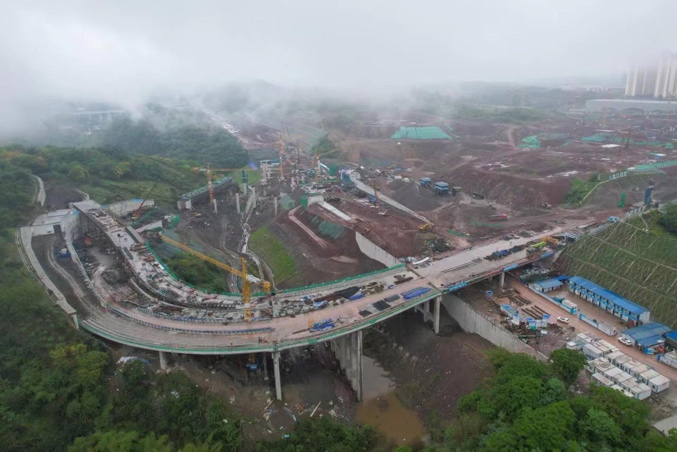 重慶快速路六縱線南延段施工現場。項目部供圖