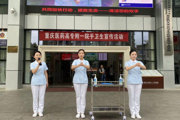醫務人員現場演示洗手步驟。劉林杰攝