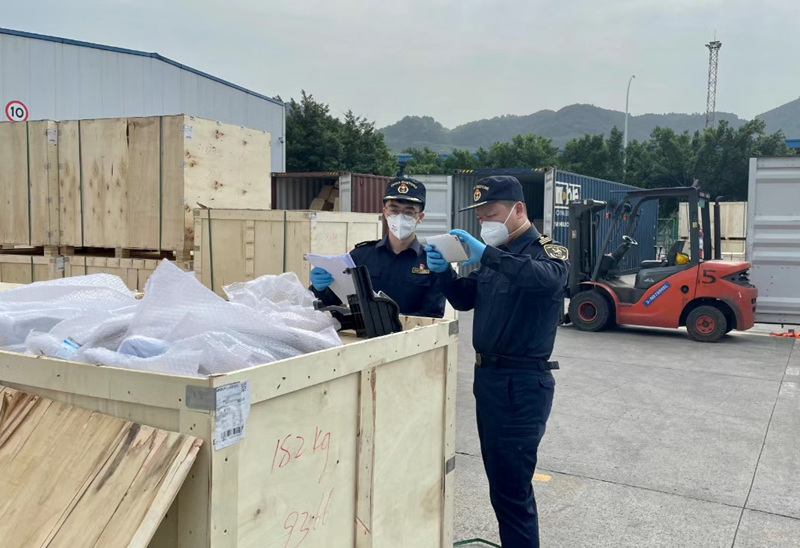 重慶海關聯合南寧海關實施“批量監管”“鐵路快通”等監管改革，壓縮通關時間一天以上。重慶海關供圖