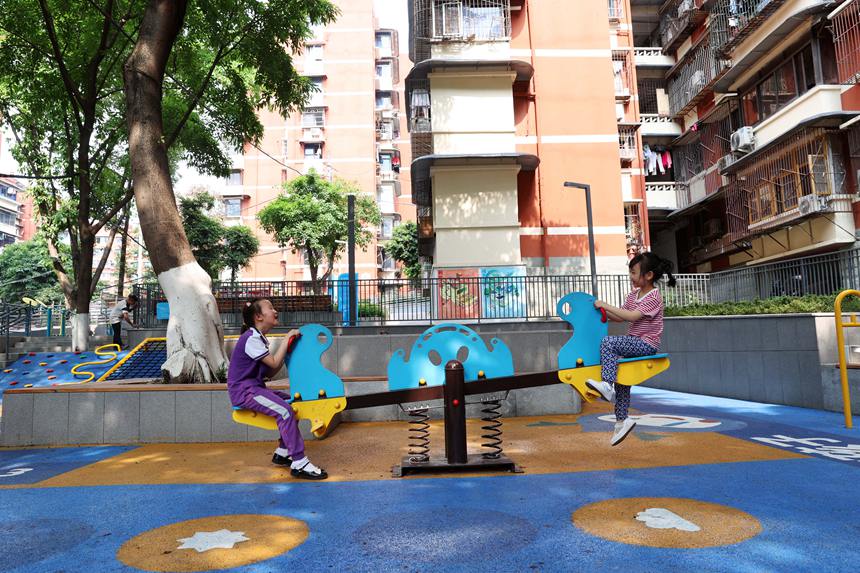 完成改造的正東社區居民樓一角。楊敏攝