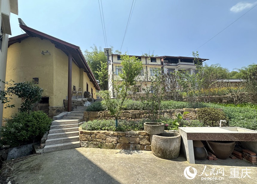龍湖村打造的巴蜀美麗庭院示范片景觀。人民網記者 劉政寧攝