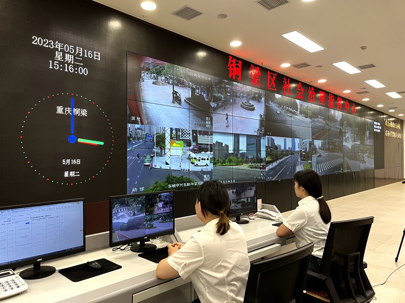 工作人員24小時監控重要路段。蔣海濤攝