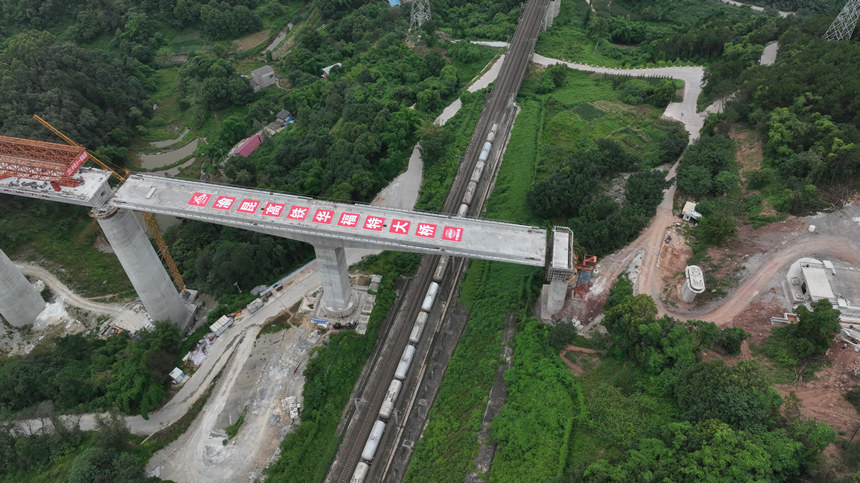 轉體成功。鄧豪攝