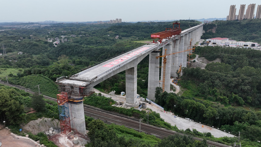 轉體后的渝昆高鐵華福特大橋。鄧豪攝