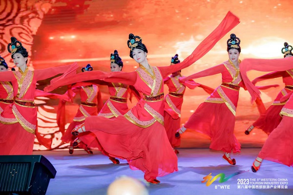 第八屆西旅會開幕式表演?；顒臃焦﹫D