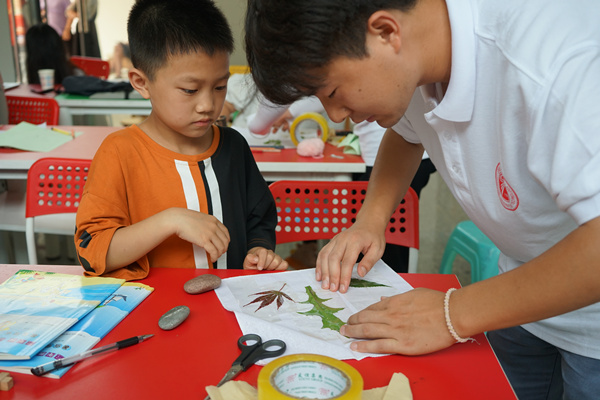 手工拓印課堂。鄔興東攝