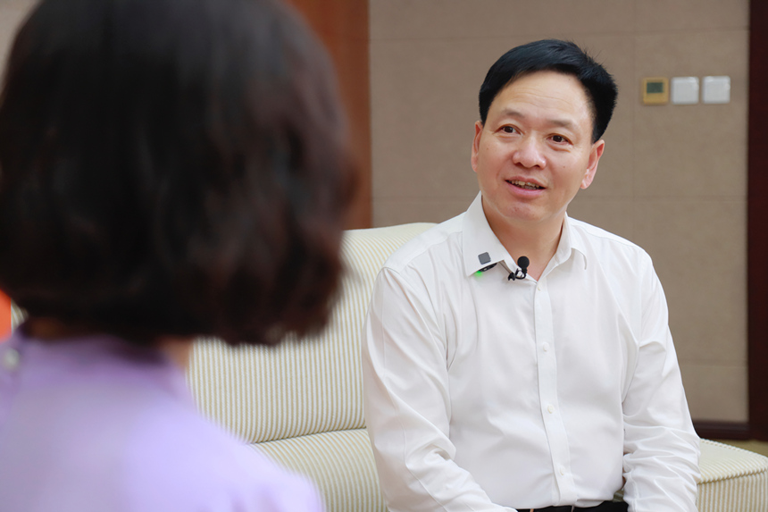 梁平區委書記錢建超接受人民網專訪。 向詩佳攝