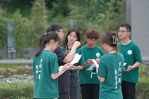 在宜賓侯光炯紀念館開展緬懷學習。西南大學供圖