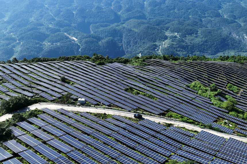 重慶市黔江區麒麟蓋山地光伏發電站。楊敏攝