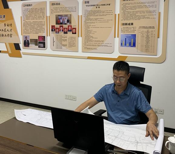 李云付工作中。重慶建工交建集團供圖