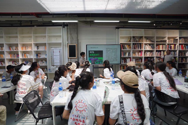 昌都市師生們在渝學習。李林攝