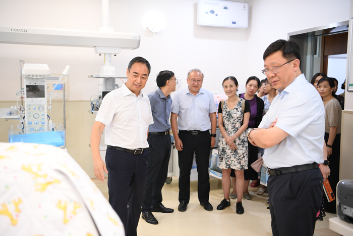 參觀產房NICU。院方供圖