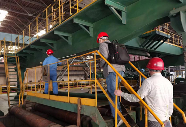 走進下游工廠檢查產業質量。受訪者供圖