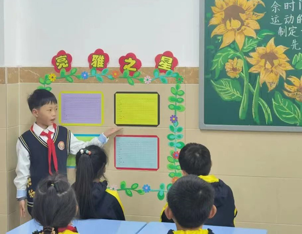 中盛小學班級一角。萬盛經開區教育局供圖