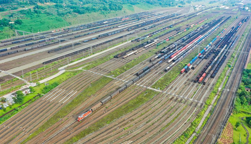 興隆場編組站編組場。 龍帆攝