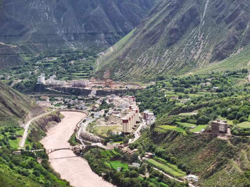 瀾滄江從芒康縣流過，出藏入滇，開啟更廣闊的前程。姜峰攝