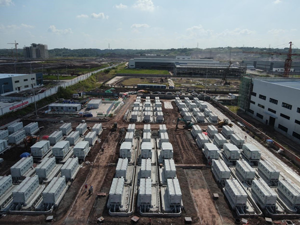 重慶璧山綜合智慧零碳電廠儲能電站航拍。蔣佩攝